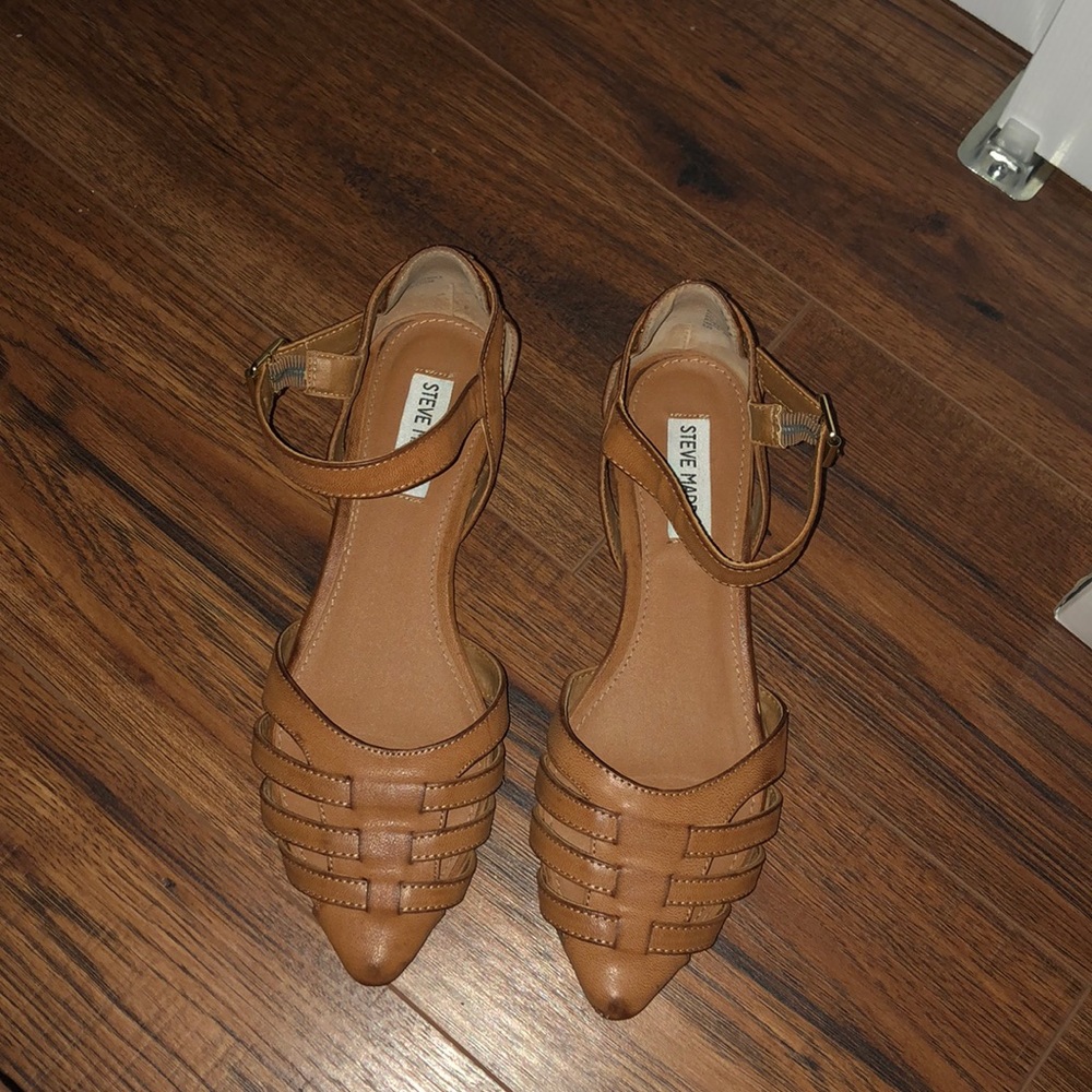 Steve Madden flats with straps!!